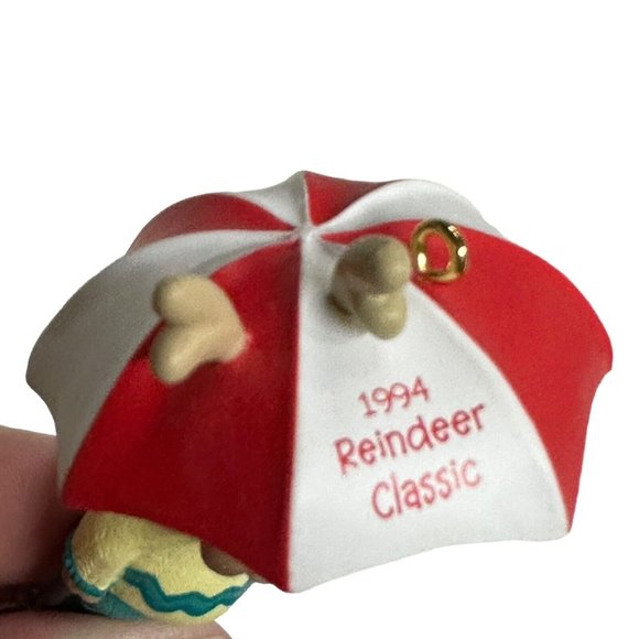 Hallmark Reindeer Classic Golf Pro 1994 Christmas Ornament Golfer with Umbrella - Picture 3 of 6